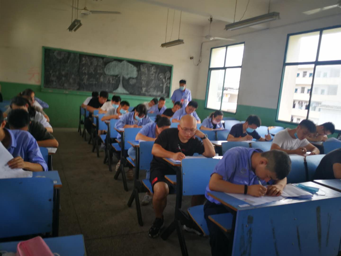 1592274896144288.jpg 考场3.jpg