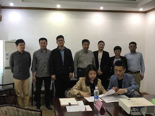 1634092824873000.jpg 华为认证项目签约照片.JPG