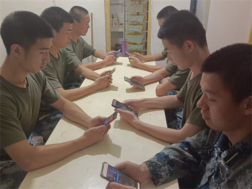 1651114572681048.jpg 211132班303寝室 - 副本 (2).jpg