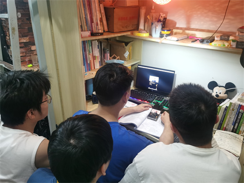 1651114816626121.jpg 201137班高校心理云课堂心理健康公益直播课开展图片.jpg