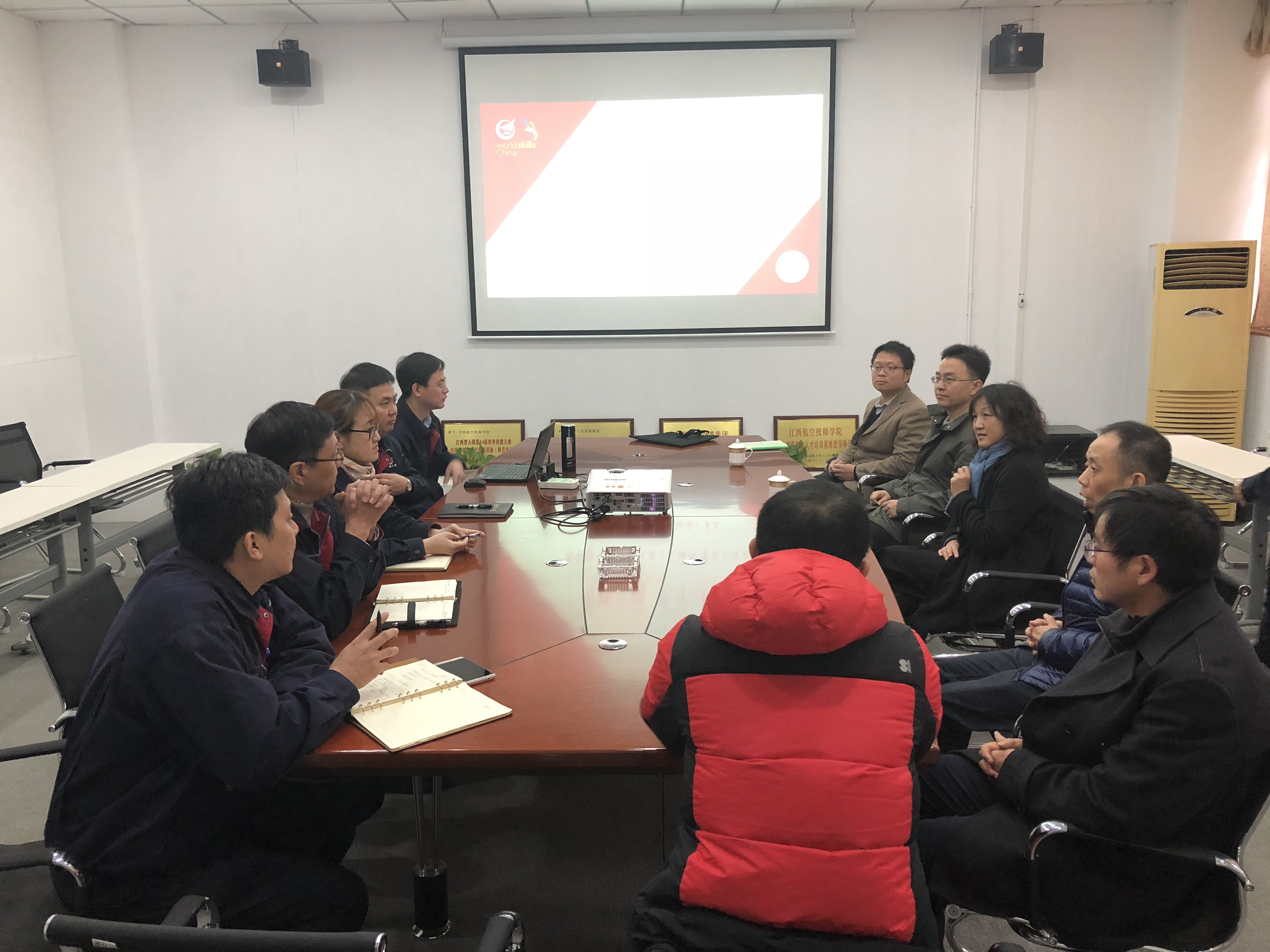 1513171618326186.jpg 人社部中国就业指导中心领导调研1.jpg