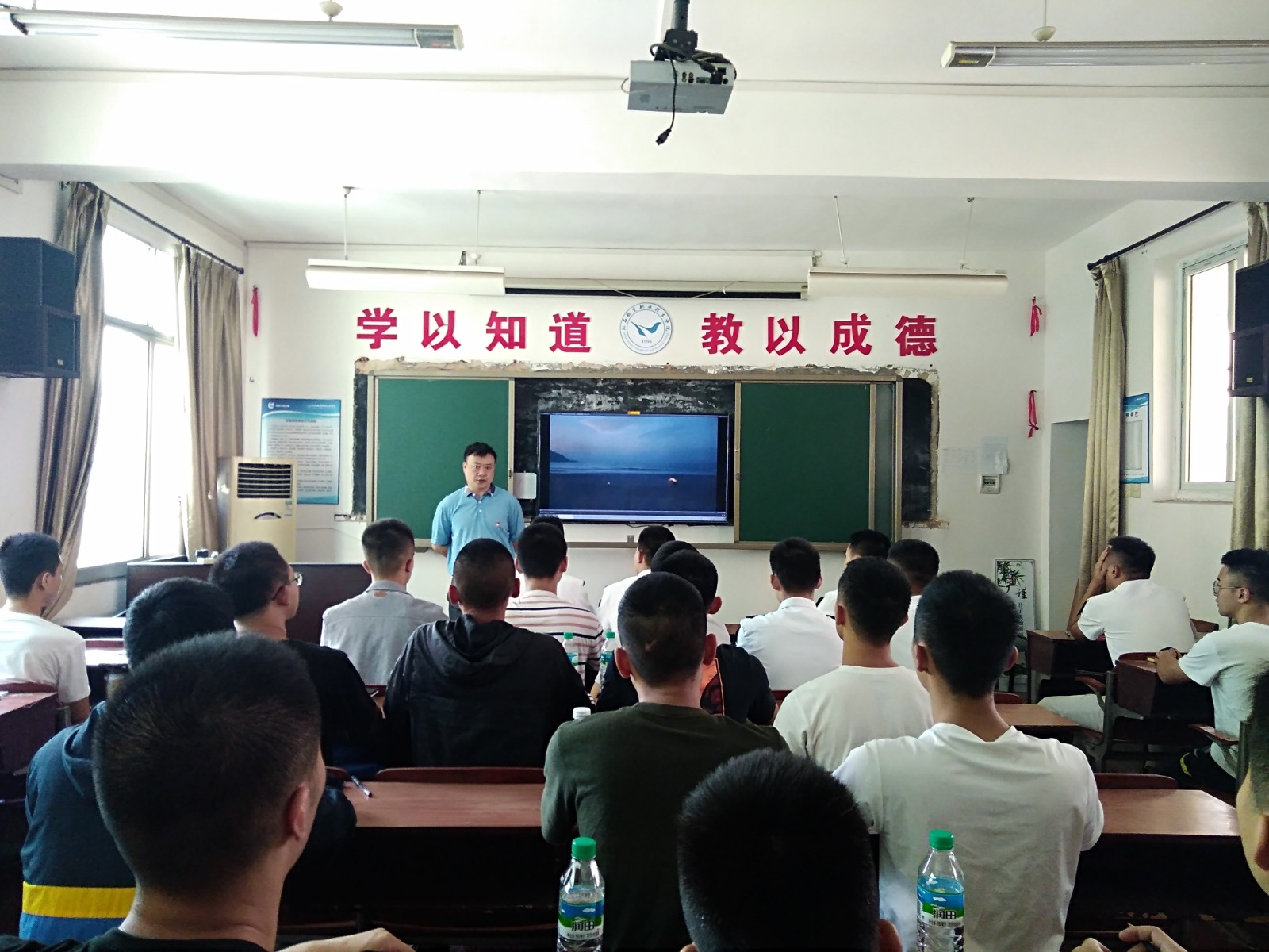 1560474879133568.jpg 朱锋.jpg