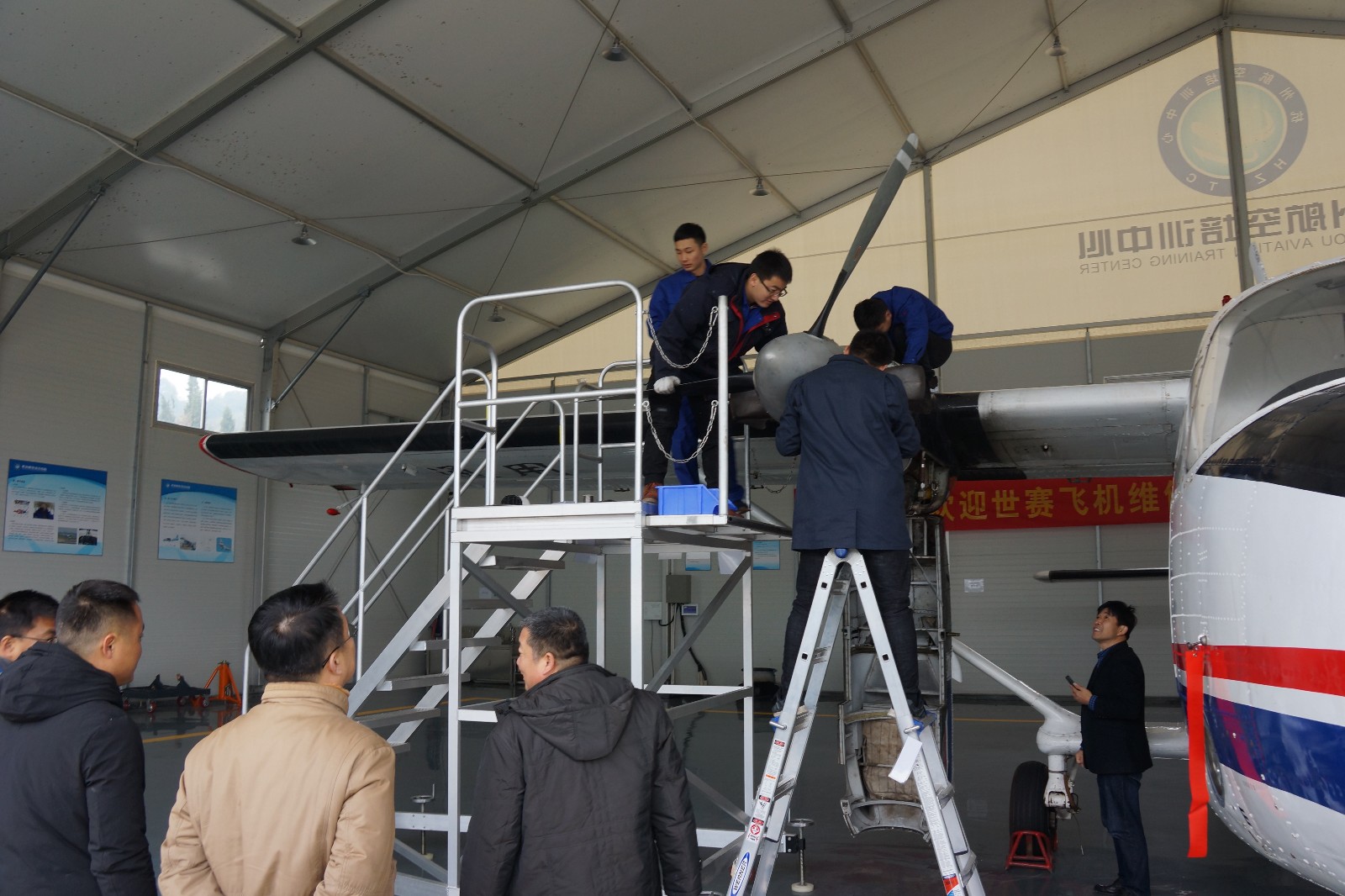 1544967848328135.jpg 专家指导选手训练.JPG